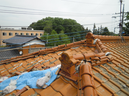 屋根修理の写真１　成田市,佐倉市の雨漏り・屋根・瓦・棟・修理・葺き替え 工事なら屋根プロ１１０番