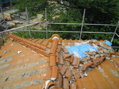 被災した屋根２
