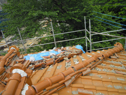 屋根修理の写真２　成田市,佐倉市の雨漏り・屋根・瓦・棟・修理・葺き替え 工事なら屋根プロ１１０番