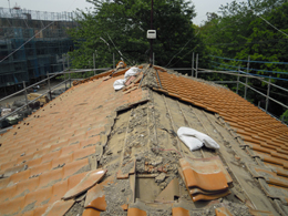 屋根修理の写真１　成田市,佐倉市の雨漏り・屋根・瓦・棟・修理・葺き替え 工事なら屋根プロ１１０番