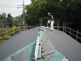 屋根修理の写真１　成田市,佐倉市の雨漏り・屋根・瓦・棟・修理・葺き替え 工事なら屋根プロ１１０番