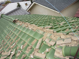 屋根修理の写真１　成田市,佐倉市の雨漏り・屋根・瓦・棟・修理・葺き替え 工事なら屋根プロ１１０番