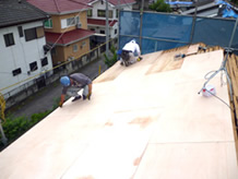 屋根修理の様子　雨漏り,屋根修理,瓦修理,棟修理,屋根葺き替え 工事はは屋根プロ１１０番 湘南ルーフ（株）グリーン・パトロール 茅ヶ崎,鎌倉,藤沢